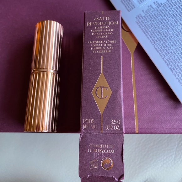 Charlotte Tilbury MATTE REVOLUTION
WALK OF NO SHAME - Picture 5 of 6